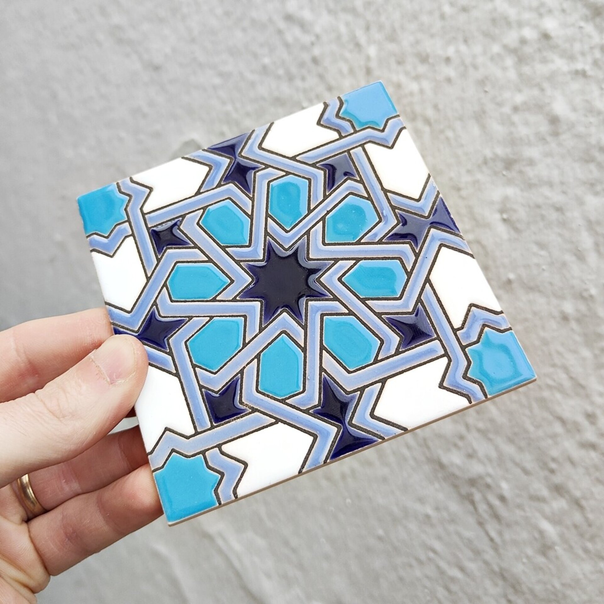 Azulejo artesanal de 11cm. esmaltado en cuerda seca. - 3