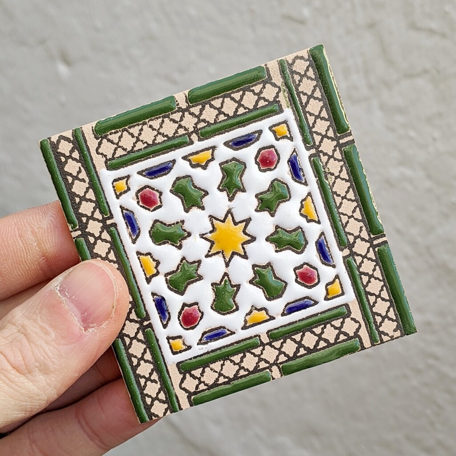 Azulejo artesanal de 7,5cm. esmaltado en cuerda seca. - 1