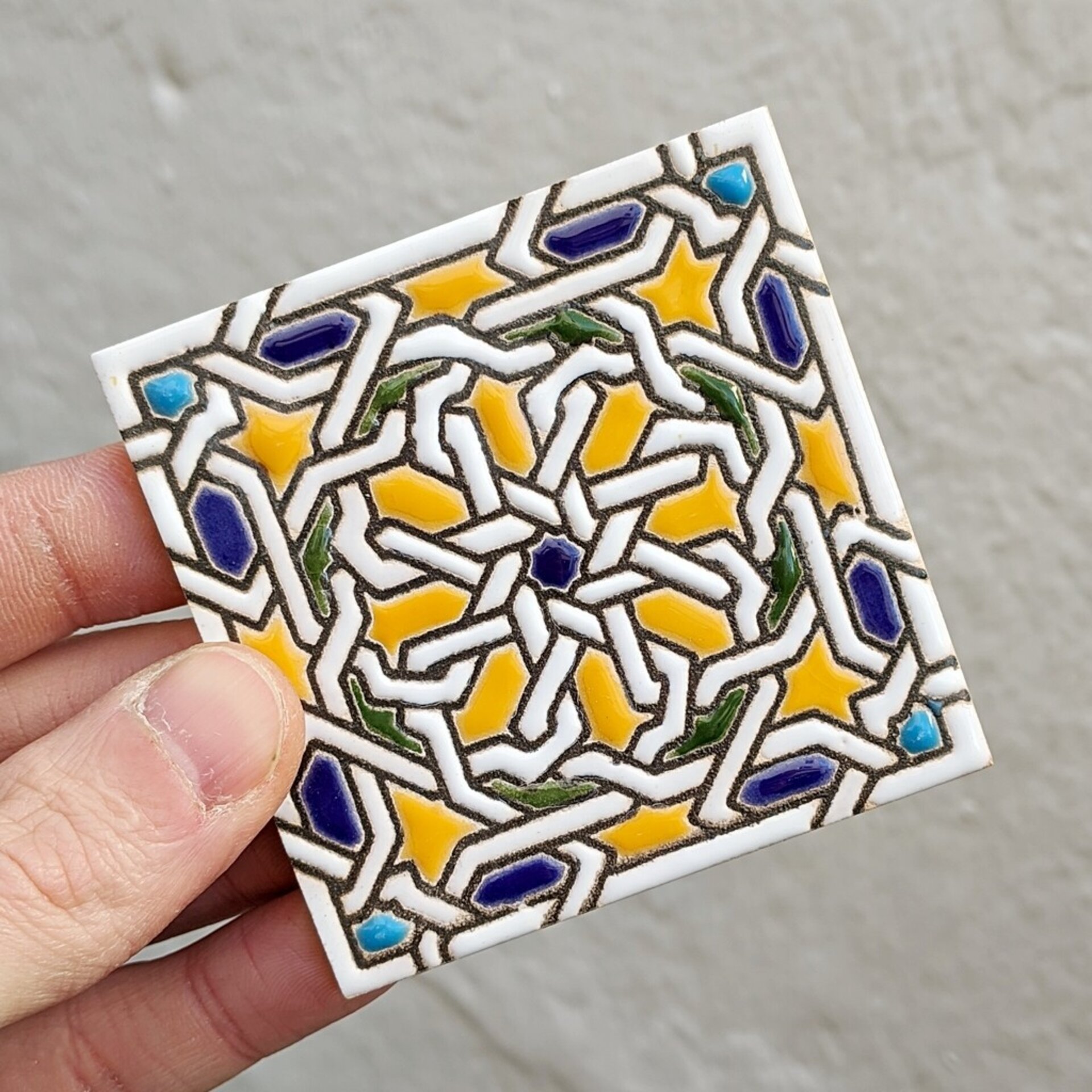 Azulejo artesanal de 7,5cm. esmaltado en cuerda seca. - 1