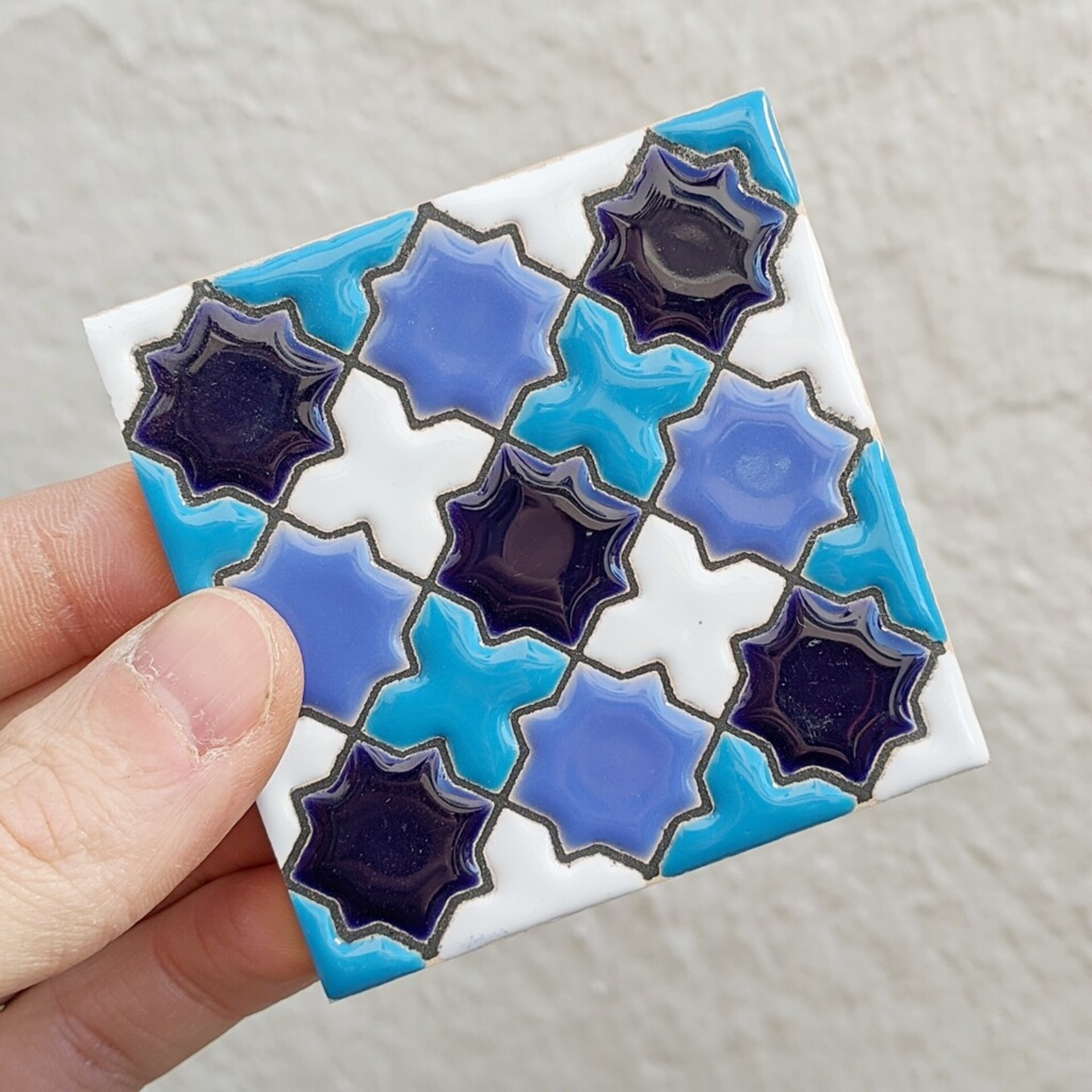 Azulejo artesanal de 7,5cm. esmaltado en cuerda seca. - 1