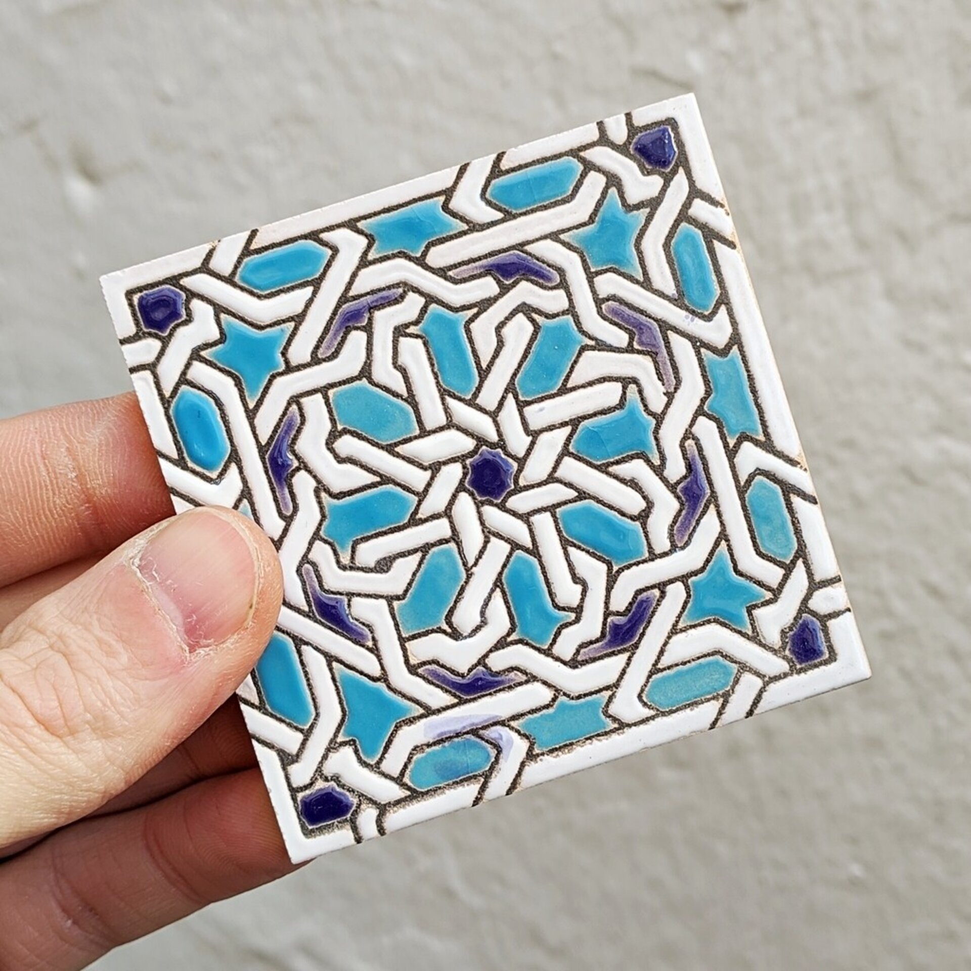 Azulejo artesanal de 7,5cm. esmaltado en cuerda seca. - 1