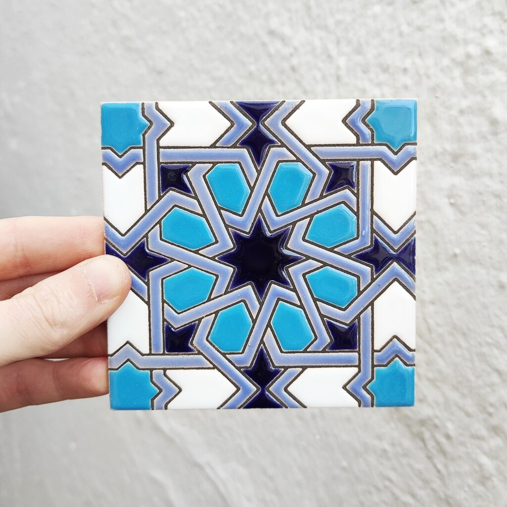 Azulejo artesanal de 11cm. esmaltado en cuerda seca. - 2