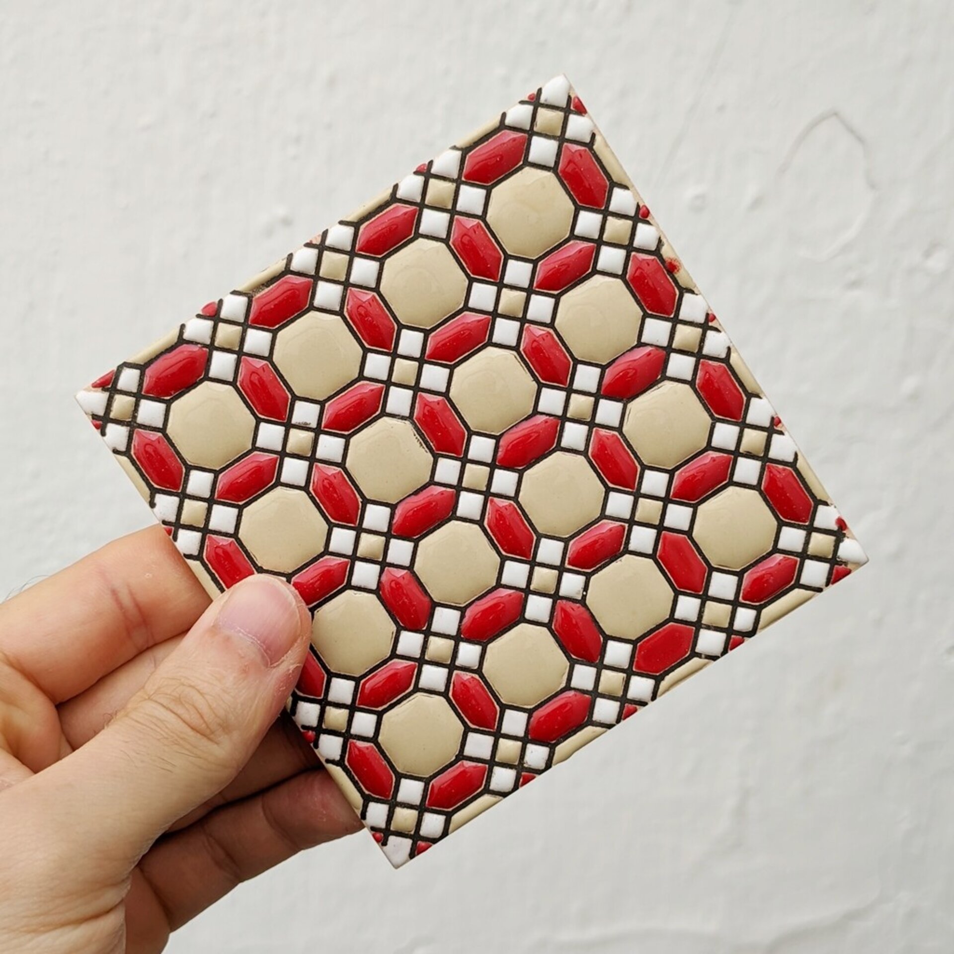 Azulejo artesanal de 11cm. esmaltado en cuerda seca. - 1