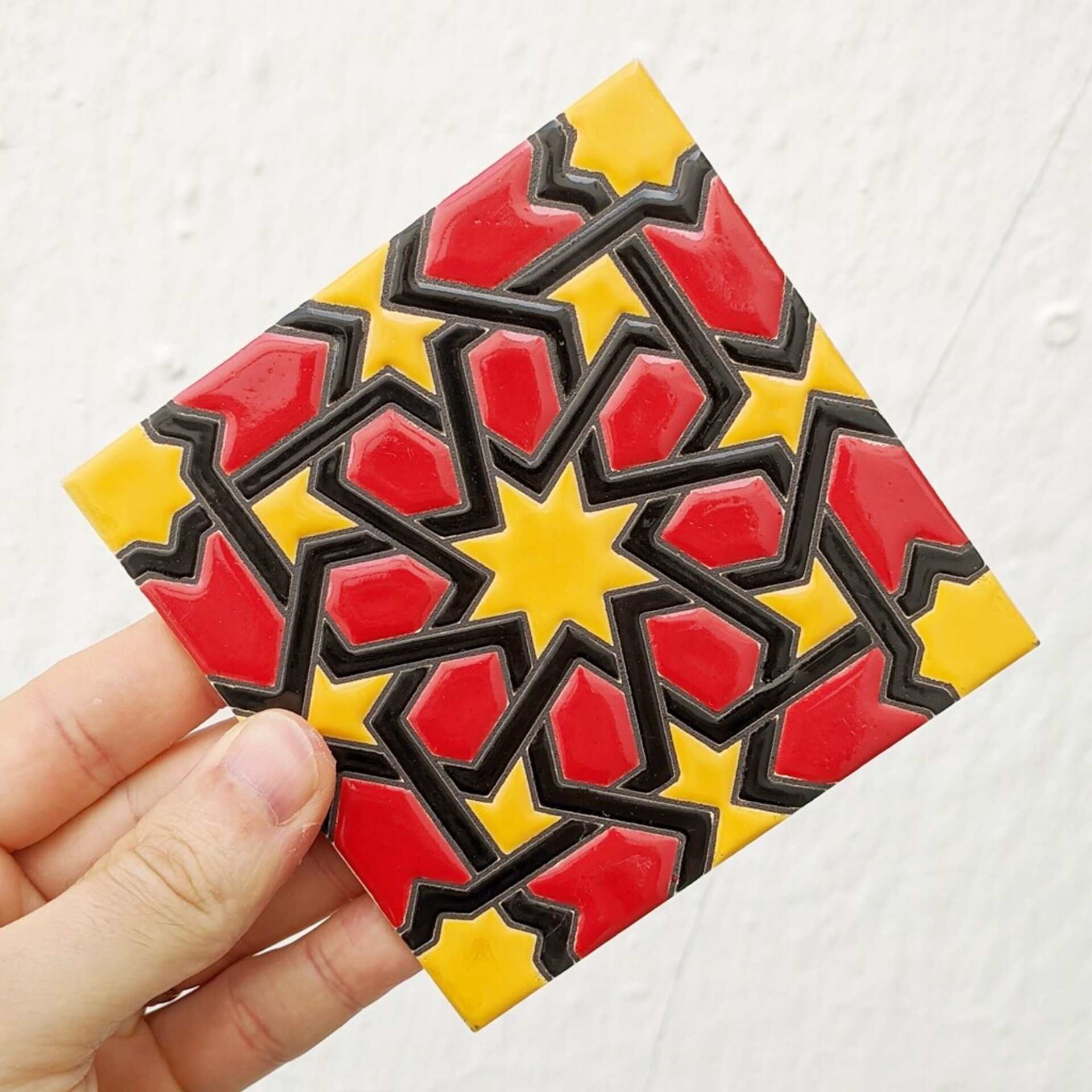 Azulejo artesanal de 11cm. esmaltado en cuerda seca. - 1