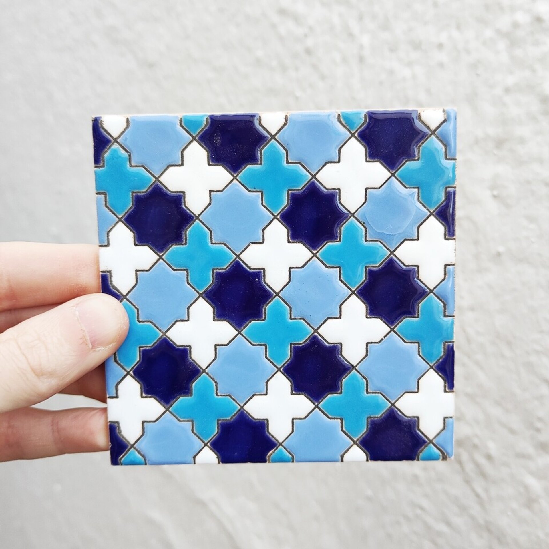 Azulejo artesanal de 11cm. esmaltado en cuerda seca. - 2