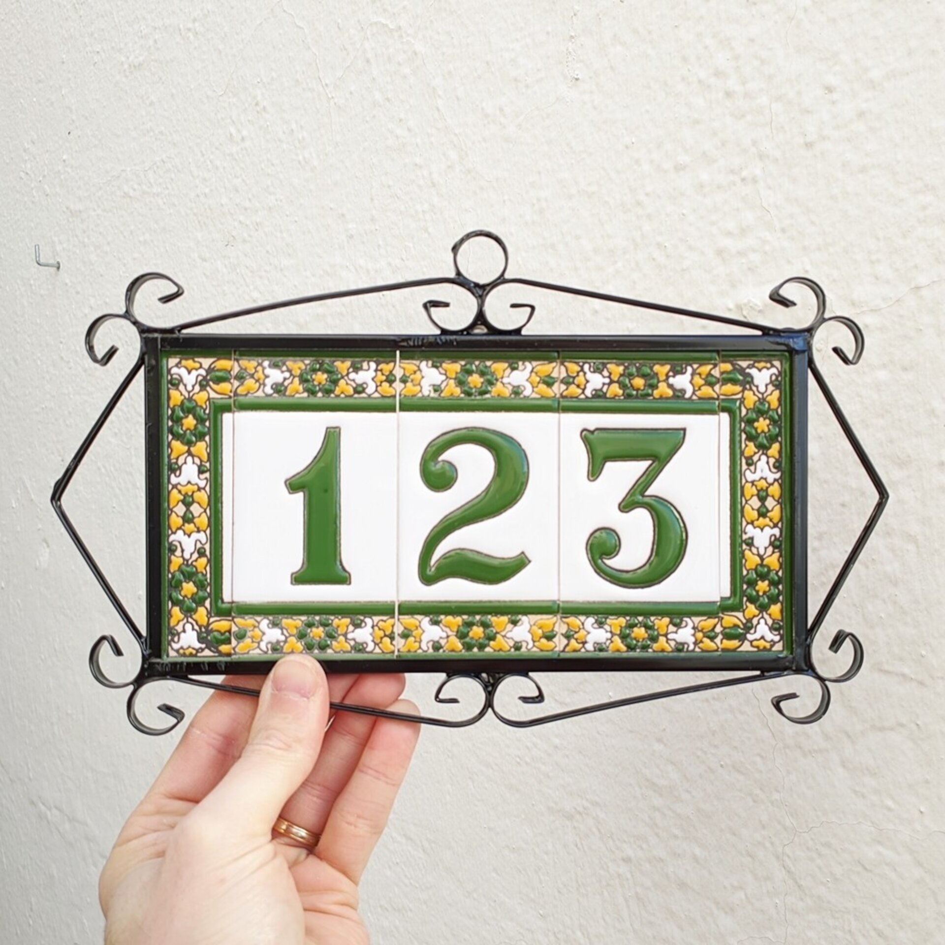 Letras y Números modelo "COLOR-V" - 11cm. (2.1") - 13