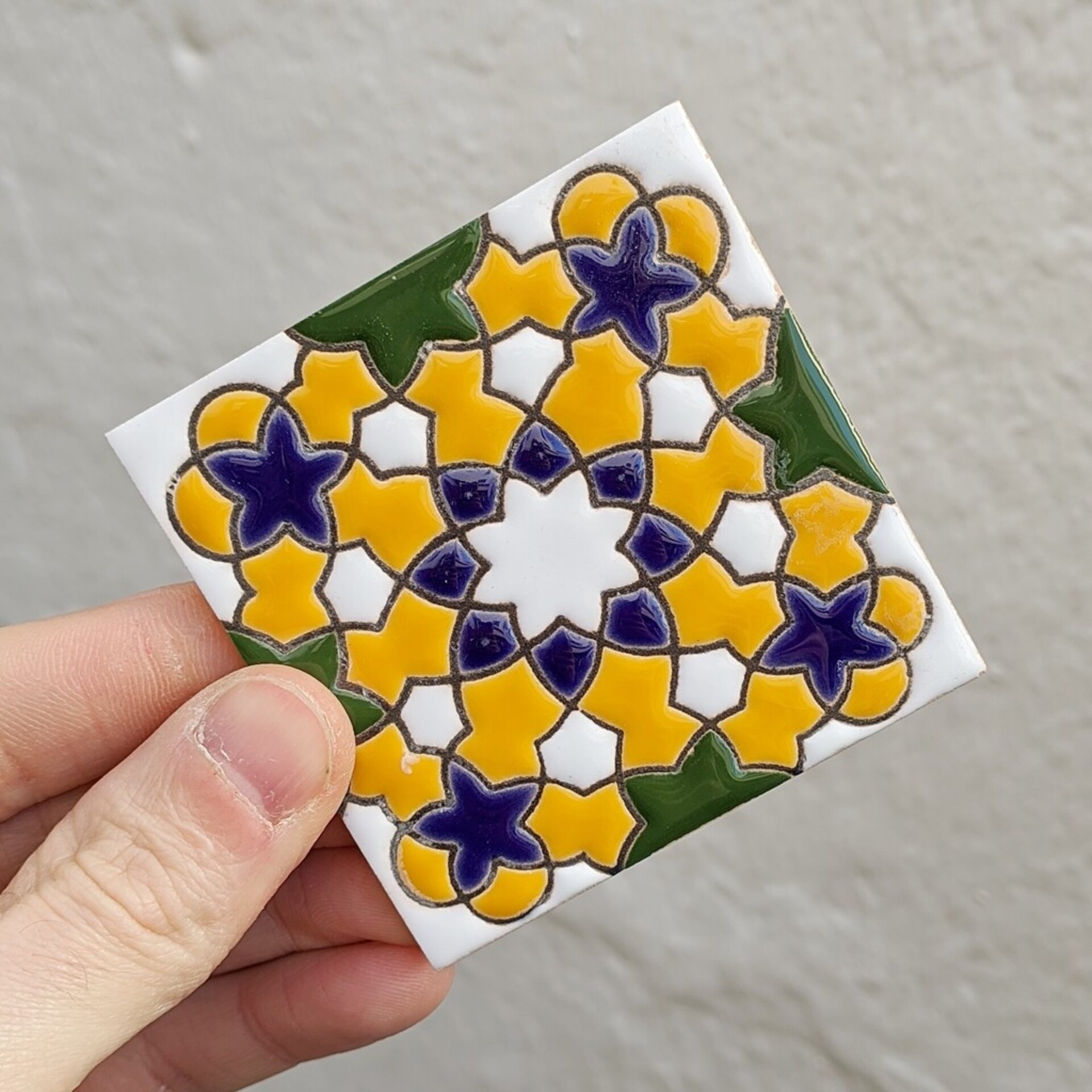 Azulejo artesanal de 7,5cm. esmaltado en cuerda seca. - 1
