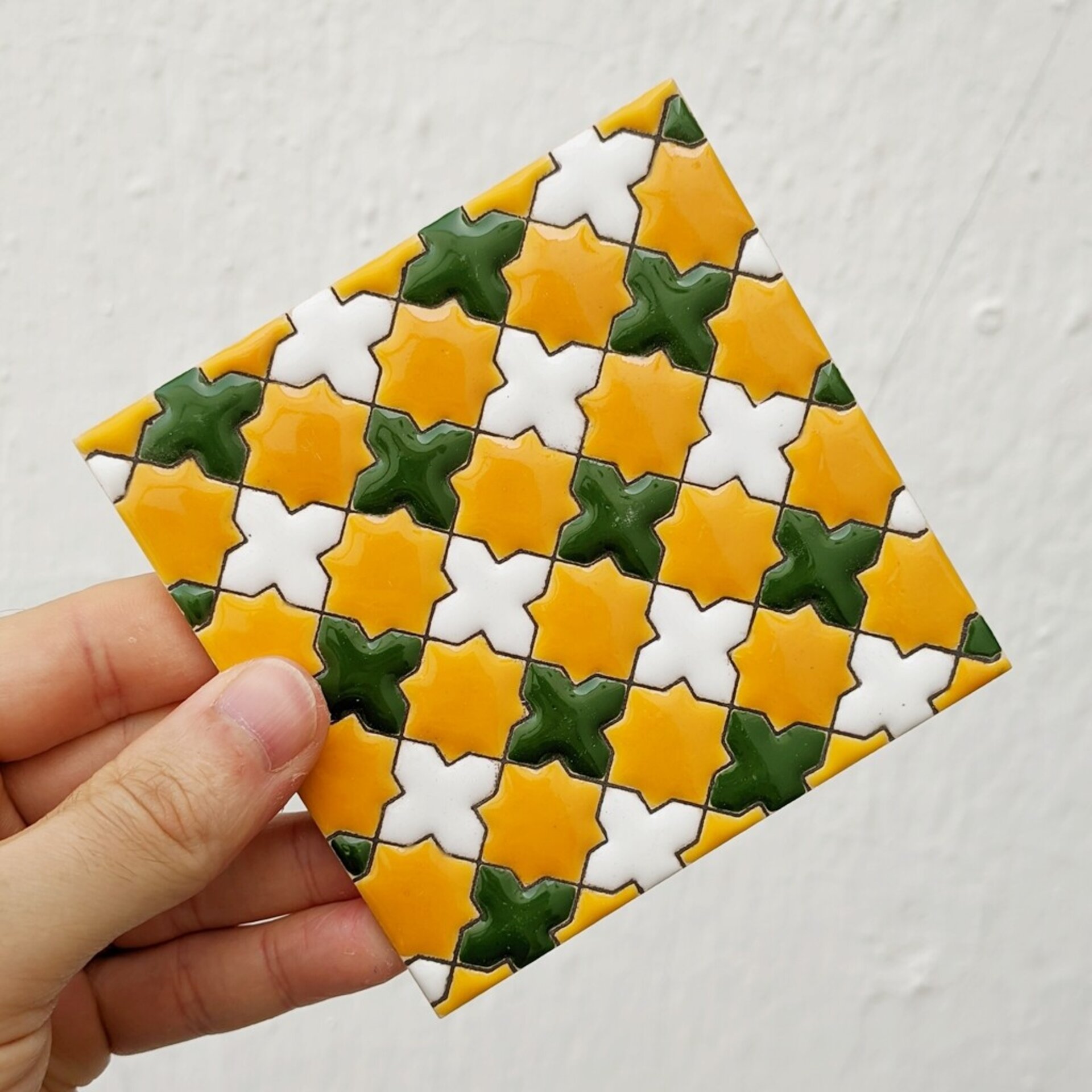 Azulejo artesanal de 11cm. esmaltado en cuerda seca. - 1