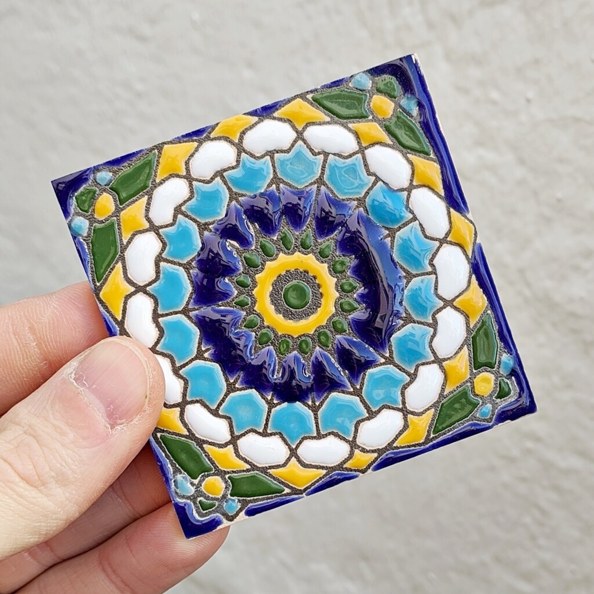 Azulejo artesanal de 7,5cm. esmaltado en cuerda seca. - 1
