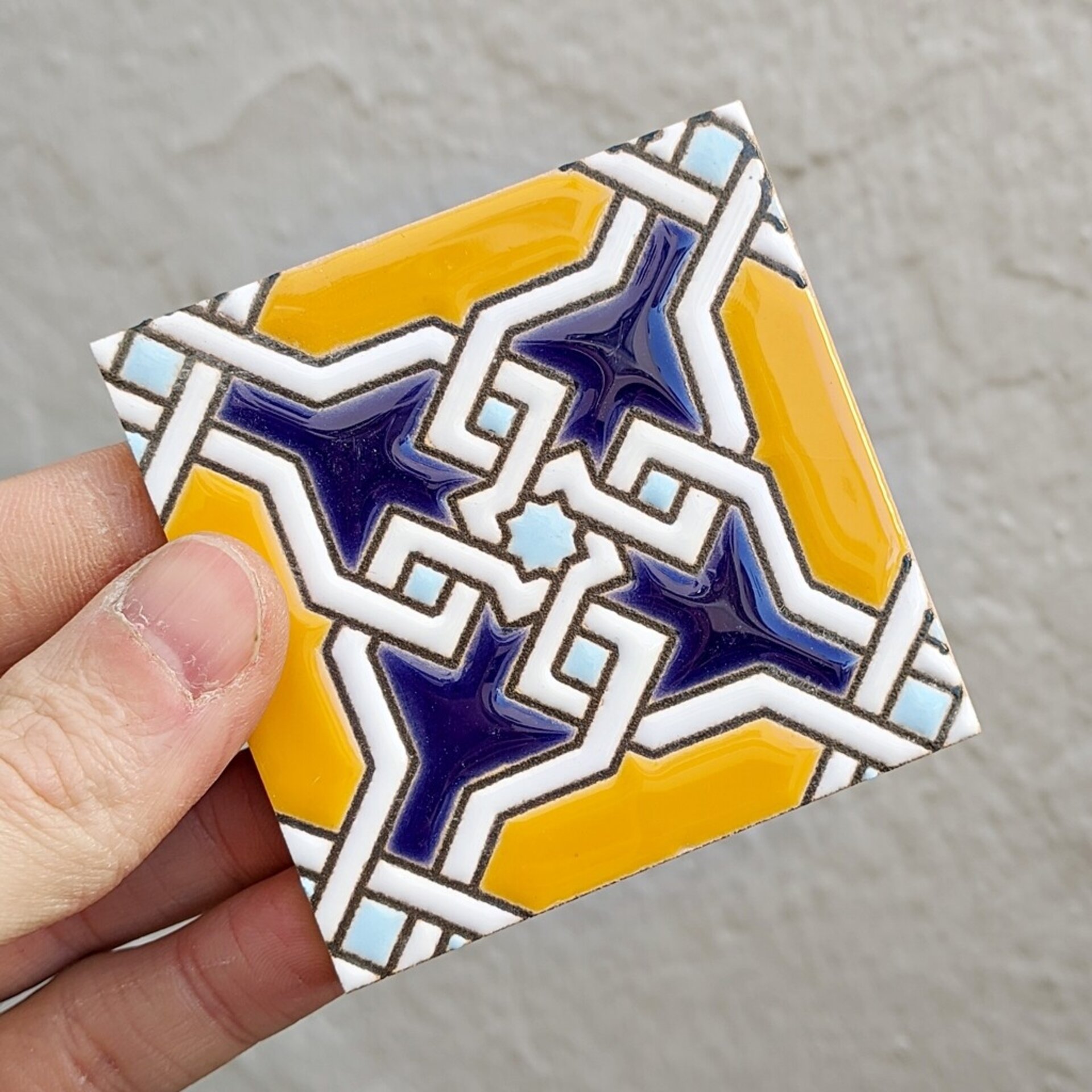 Azulejo artesanal de 7,5cm. esmaltado en cuerda seca. - 1