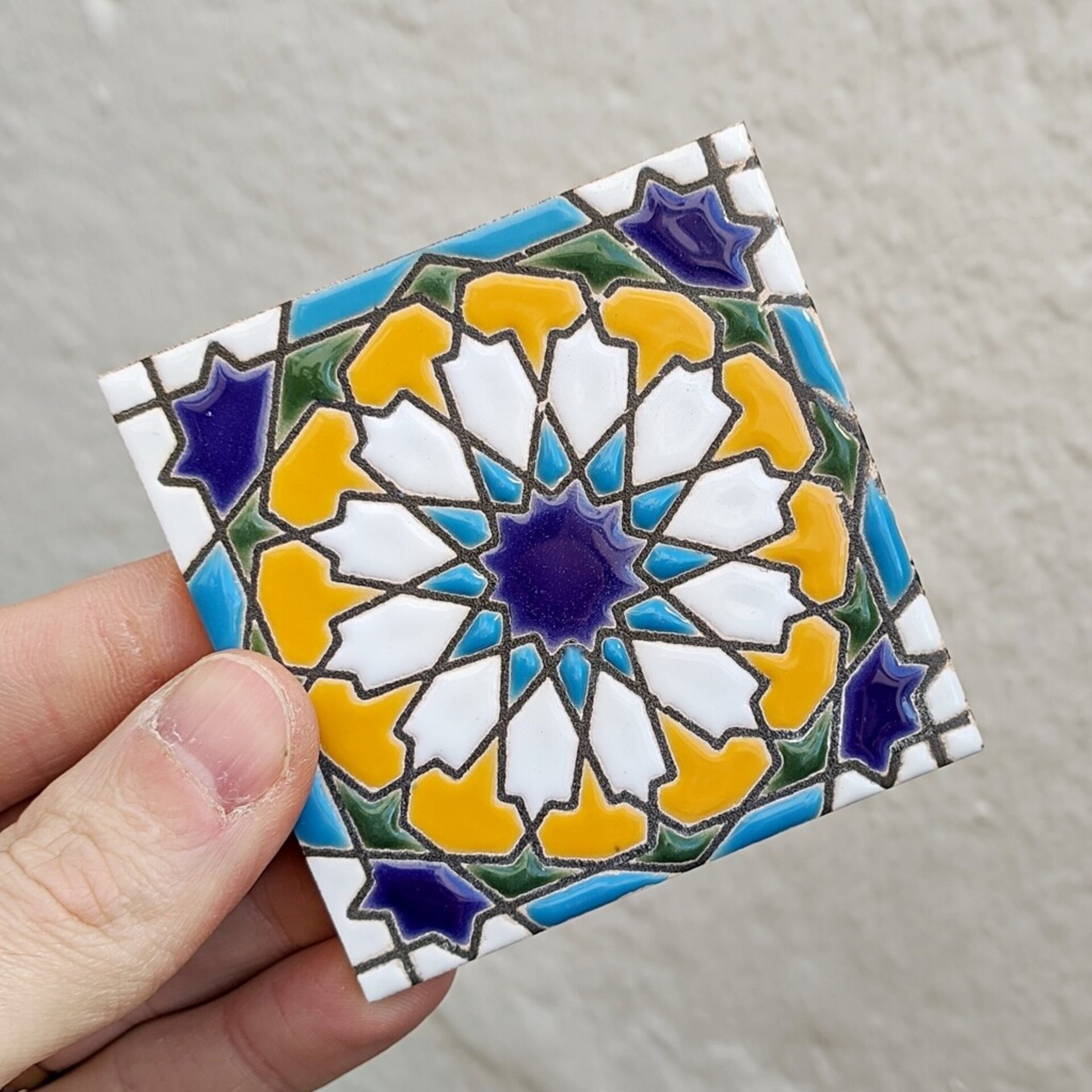 Azulejo artesanal de 7,5cm. esmaltado en cuerda seca. - 1