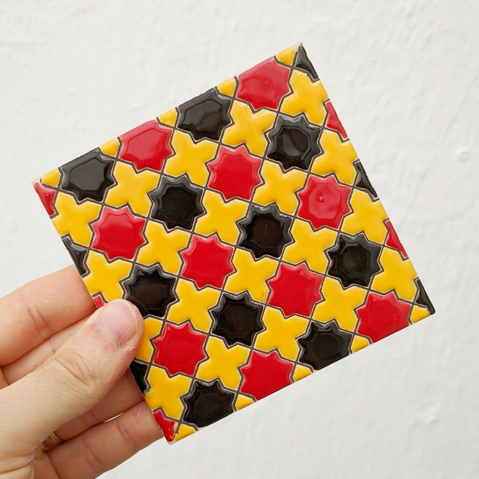 Azulejo artesanal de 11cm. esmaltado en cuerda seca. - 1