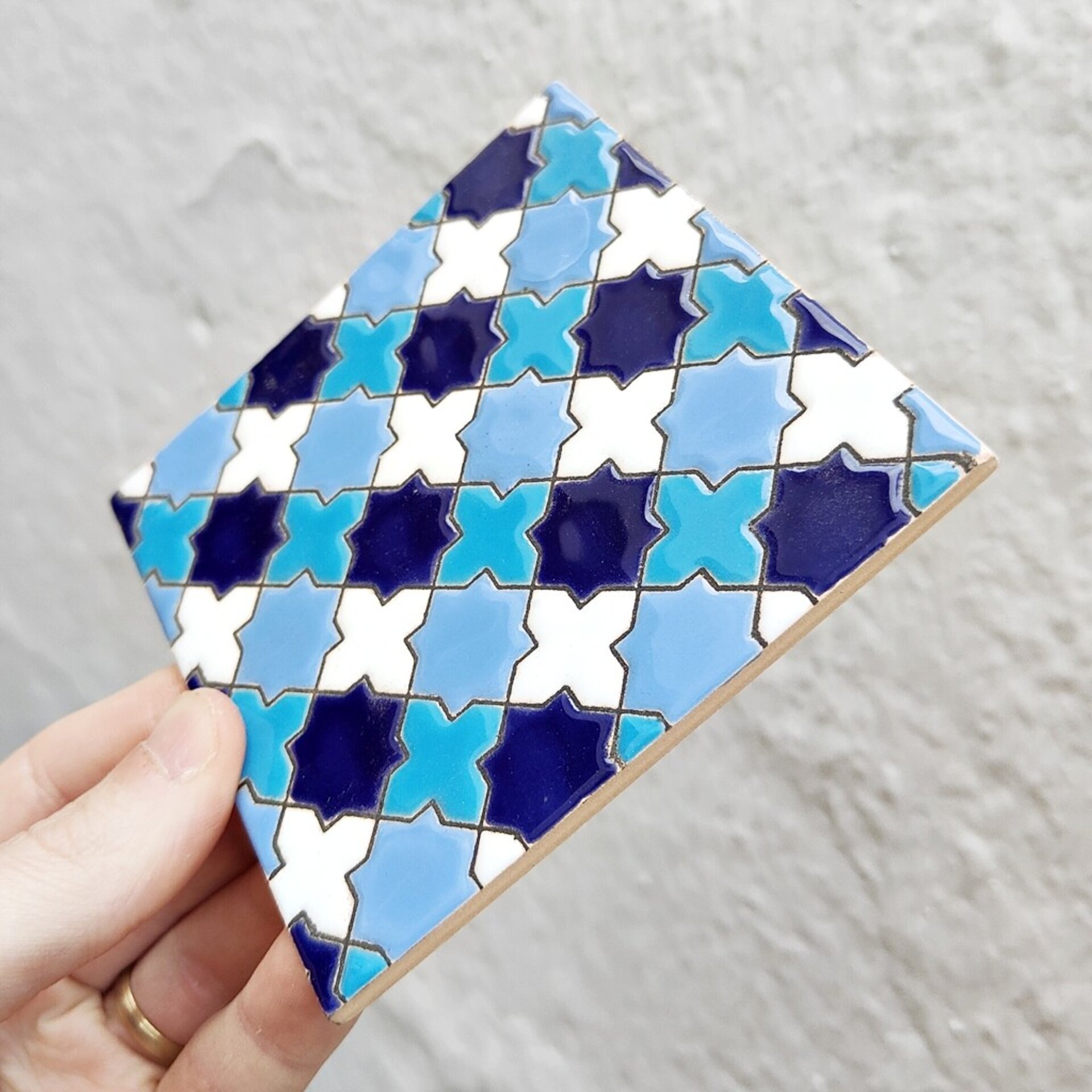 Azulejo artesanal de 11cm. esmaltado en cuerda seca. - 4