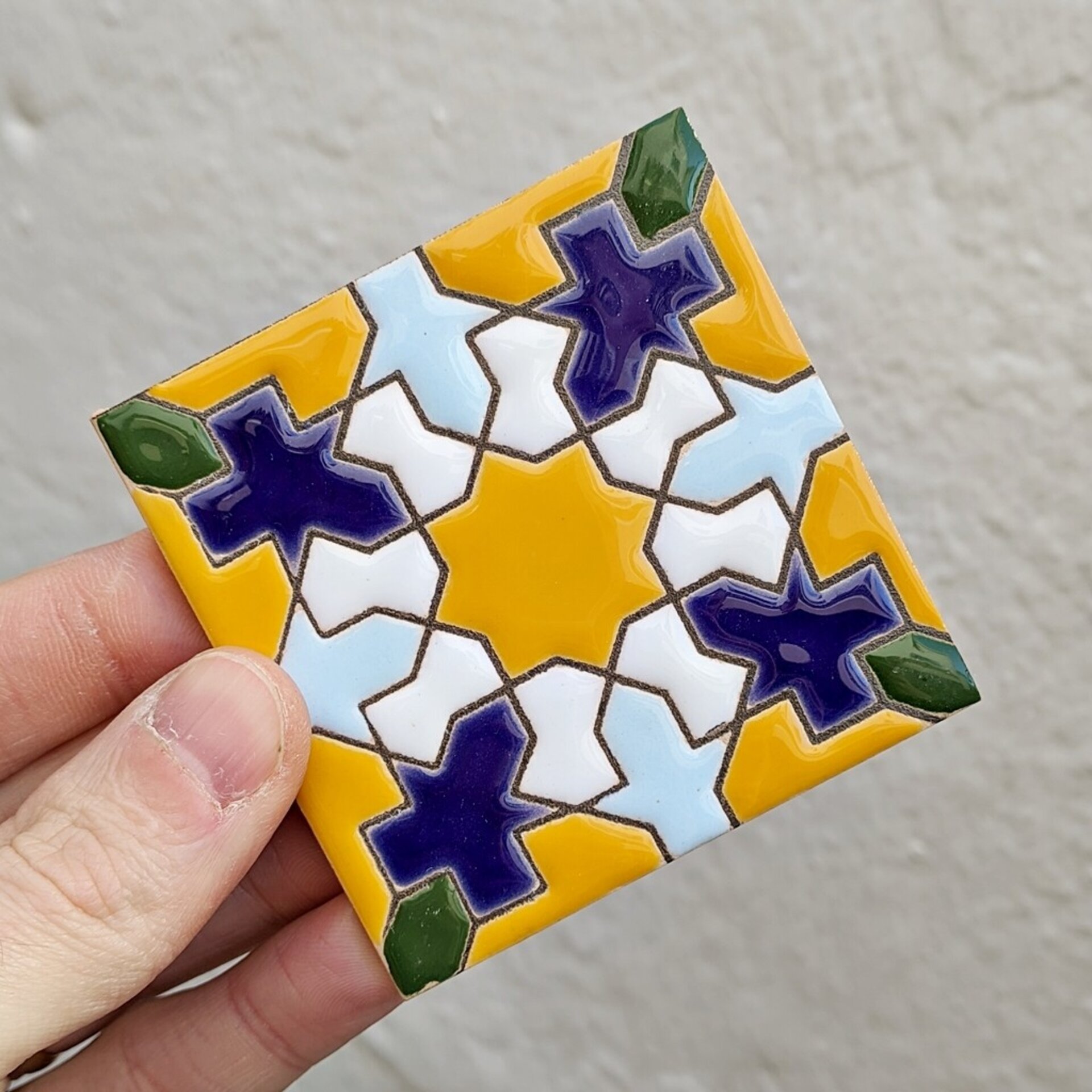 Azulejo artesanal de 7,5cm. esmaltado en cuerda seca. - 1