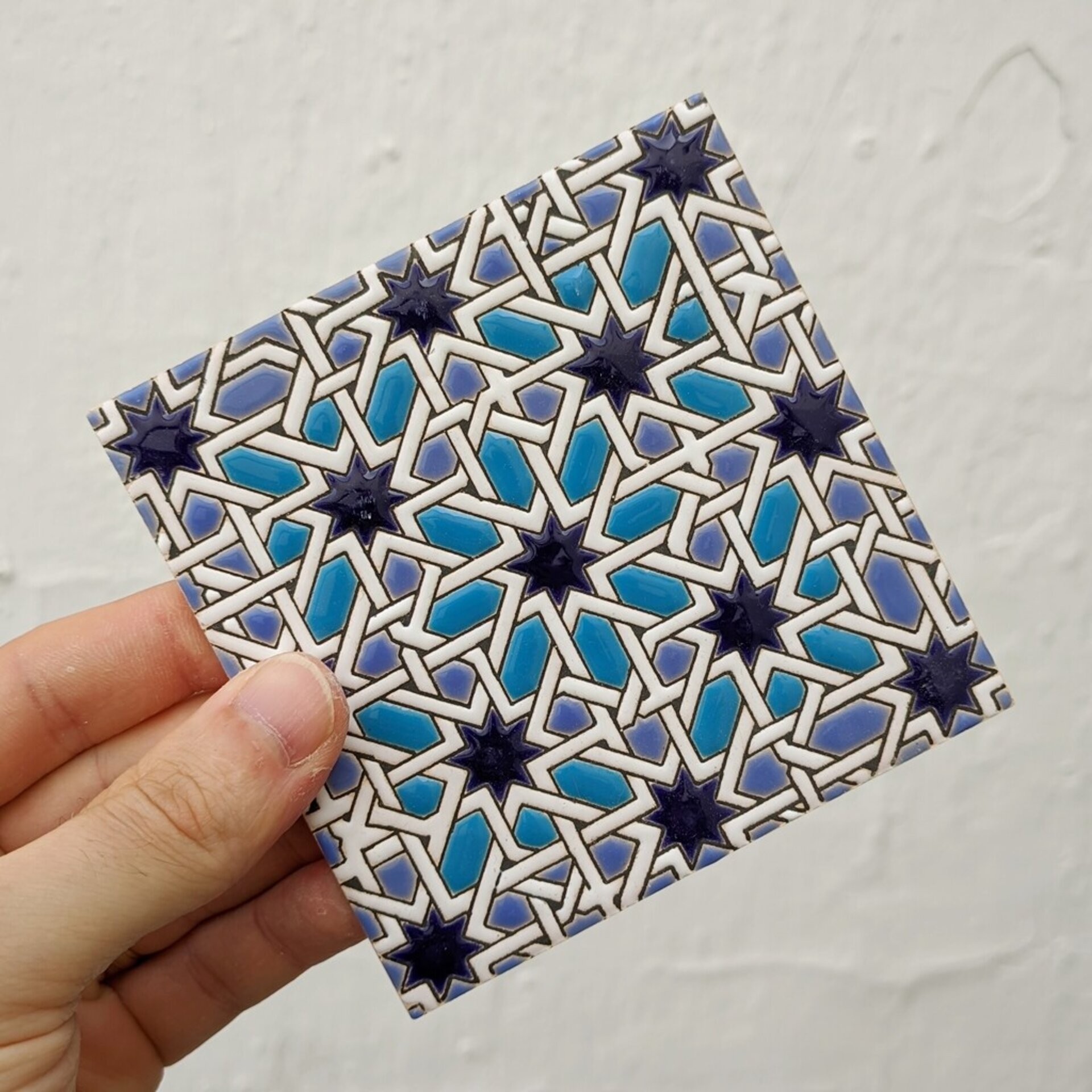 Azulejo artesanal de 11cm. esmaltado en cuerda seca. - 1