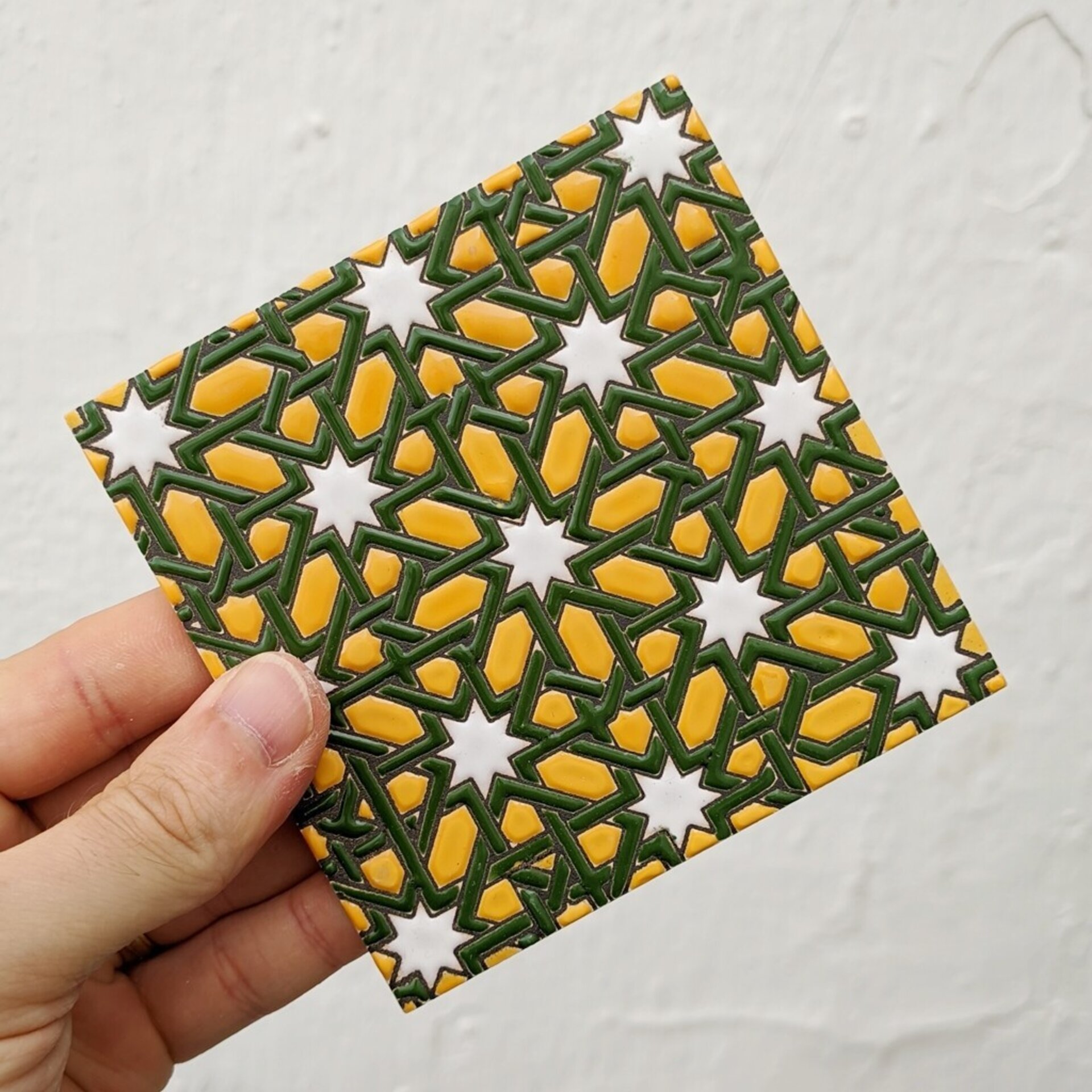 Azulejo artesanal de 11cm. esmaltado en cuerda seca. - 1