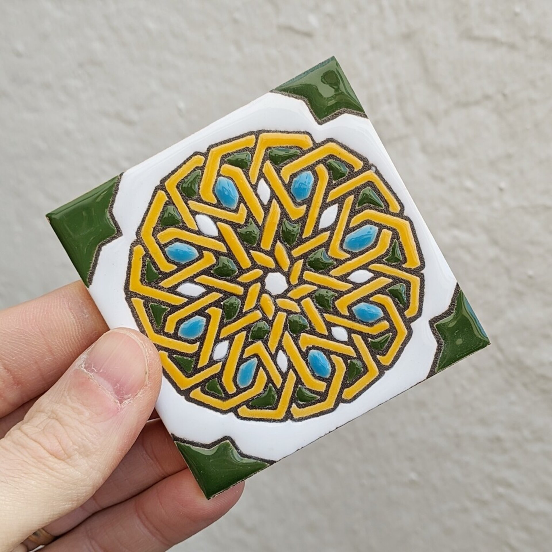 Azulejo artesanal de 7,5cm. esmaltado en cuerda seca. - 1