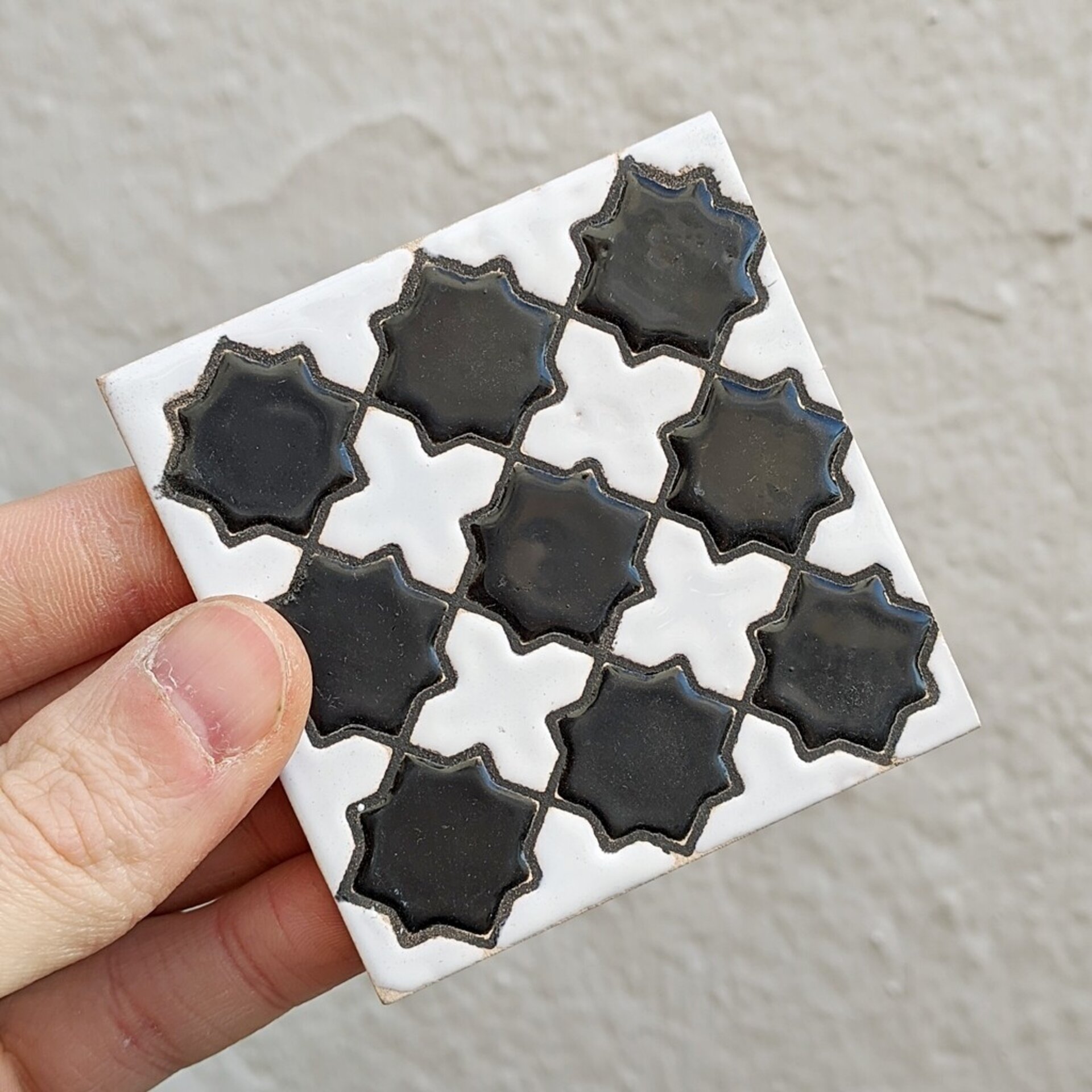 Azulejo artesanal de 7,5cm. esmaltado en cuerda seca. - 1