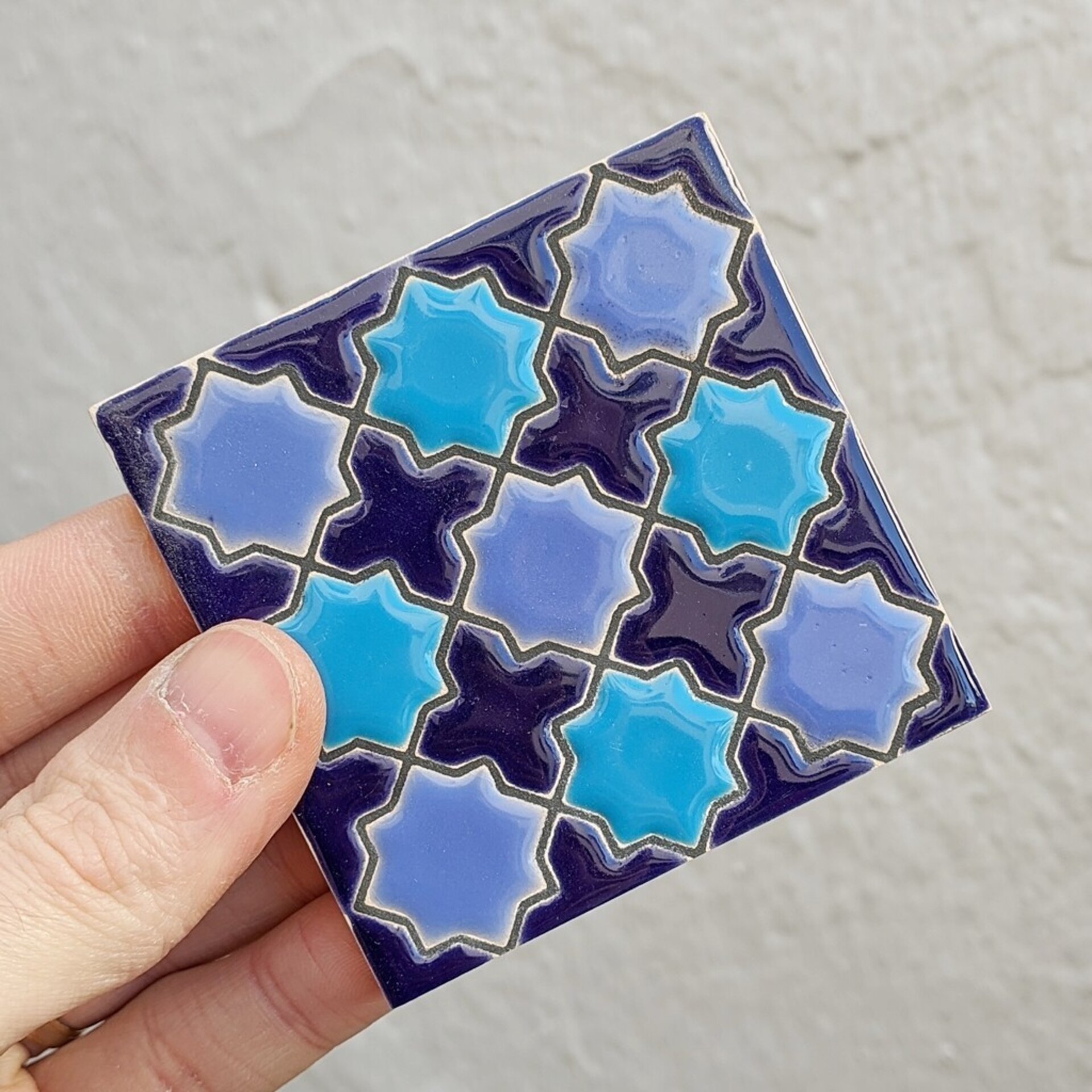 Azulejo artesanal de 7,5cm. esmaltado en cuerda seca. - 1