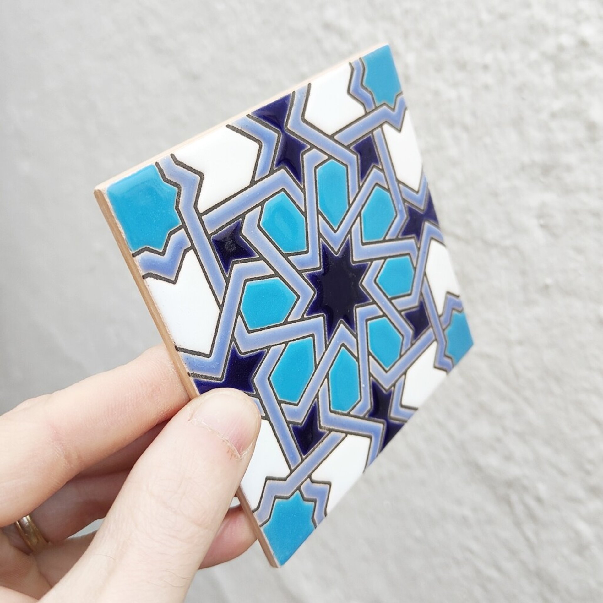 Azulejo artesanal de 11cm. esmaltado en cuerda seca. - 4