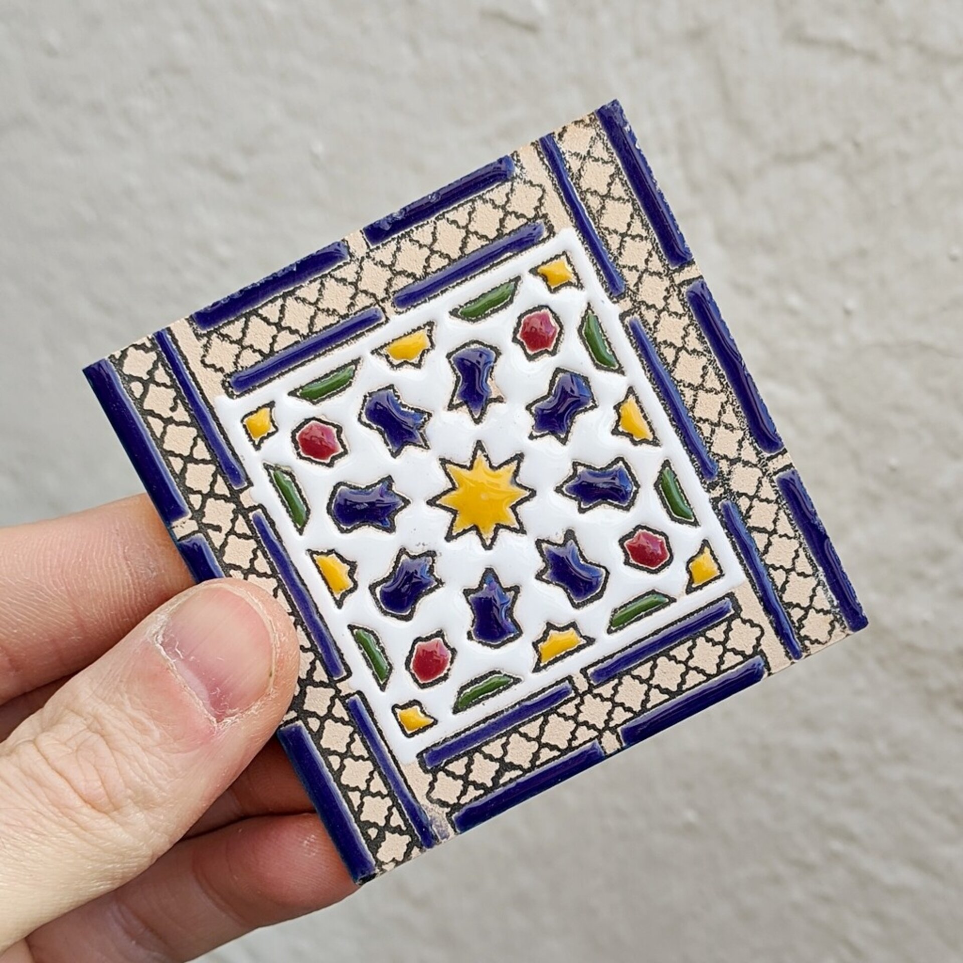Azulejo artesanal de 7,5cm. esmaltado en cuerda seca. - 2