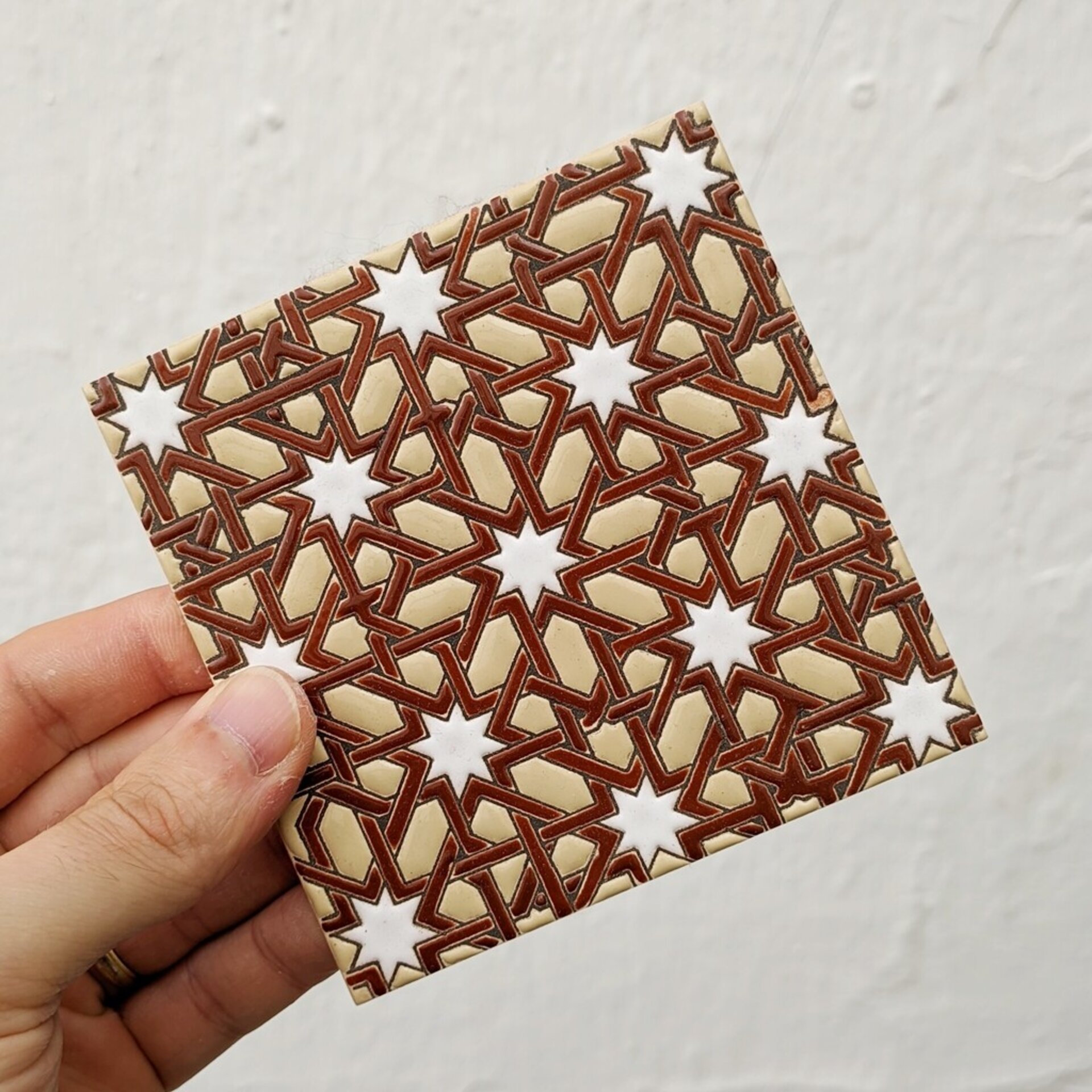 Azulejo artesanal de 11cm. esmaltado en cuerda seca. - 1