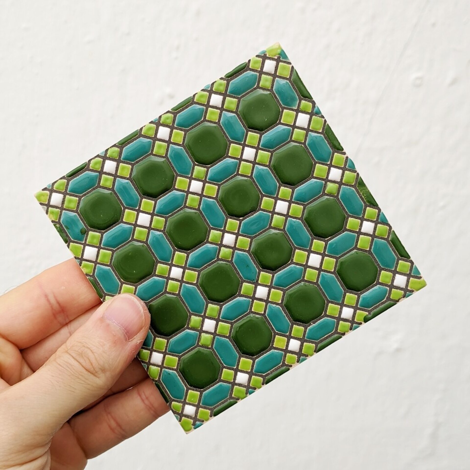 Azulejo artesanal de 11cm. esmaltado en cuerda seca. - 1