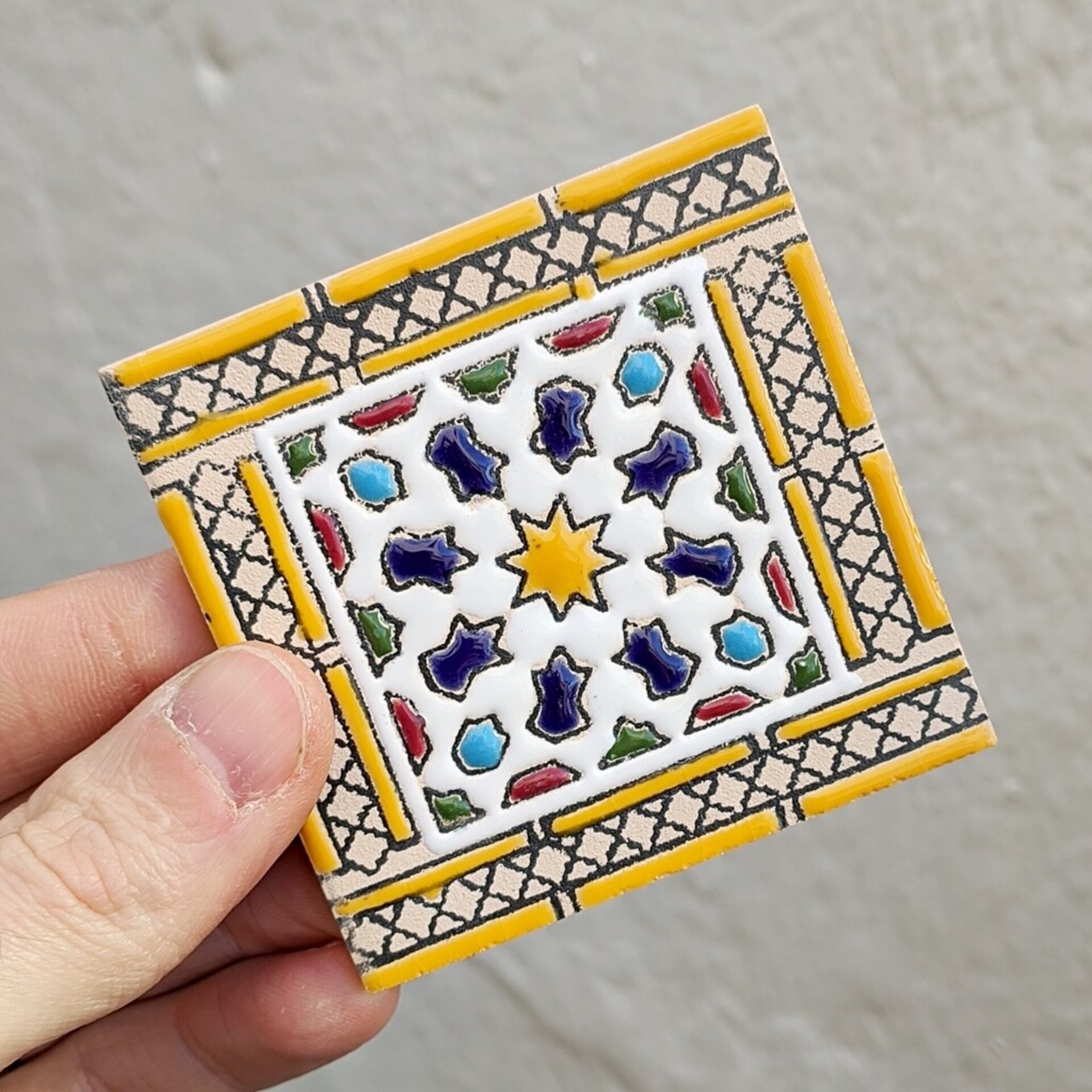 Azulejo artesanal de 7,5cm. esmaltado en cuerda seca. - 1