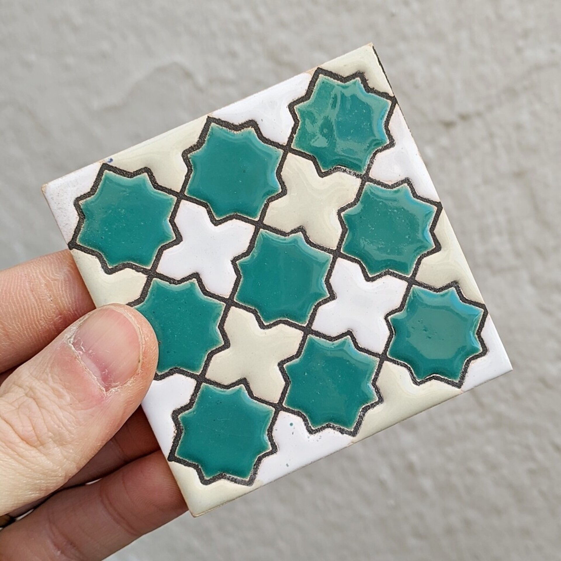 Azulejo artesanal de 7,5cm. esmaltado en cuerda seca. - 1