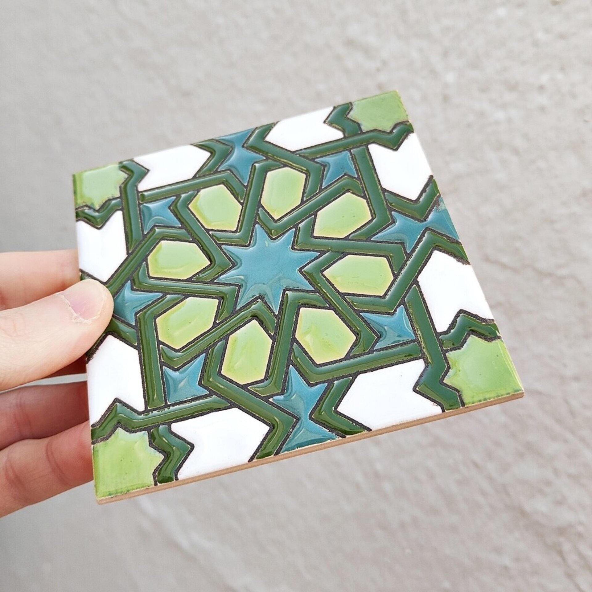 Azulejo artesanal de 11cm. esmaltado en cuerda seca. - 3