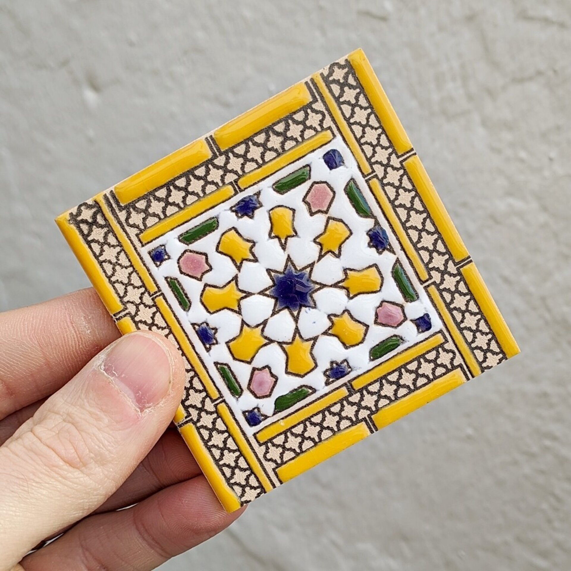 Azulejo artesanal de 7,5cm. esmaltado en cuerda seca. - 1