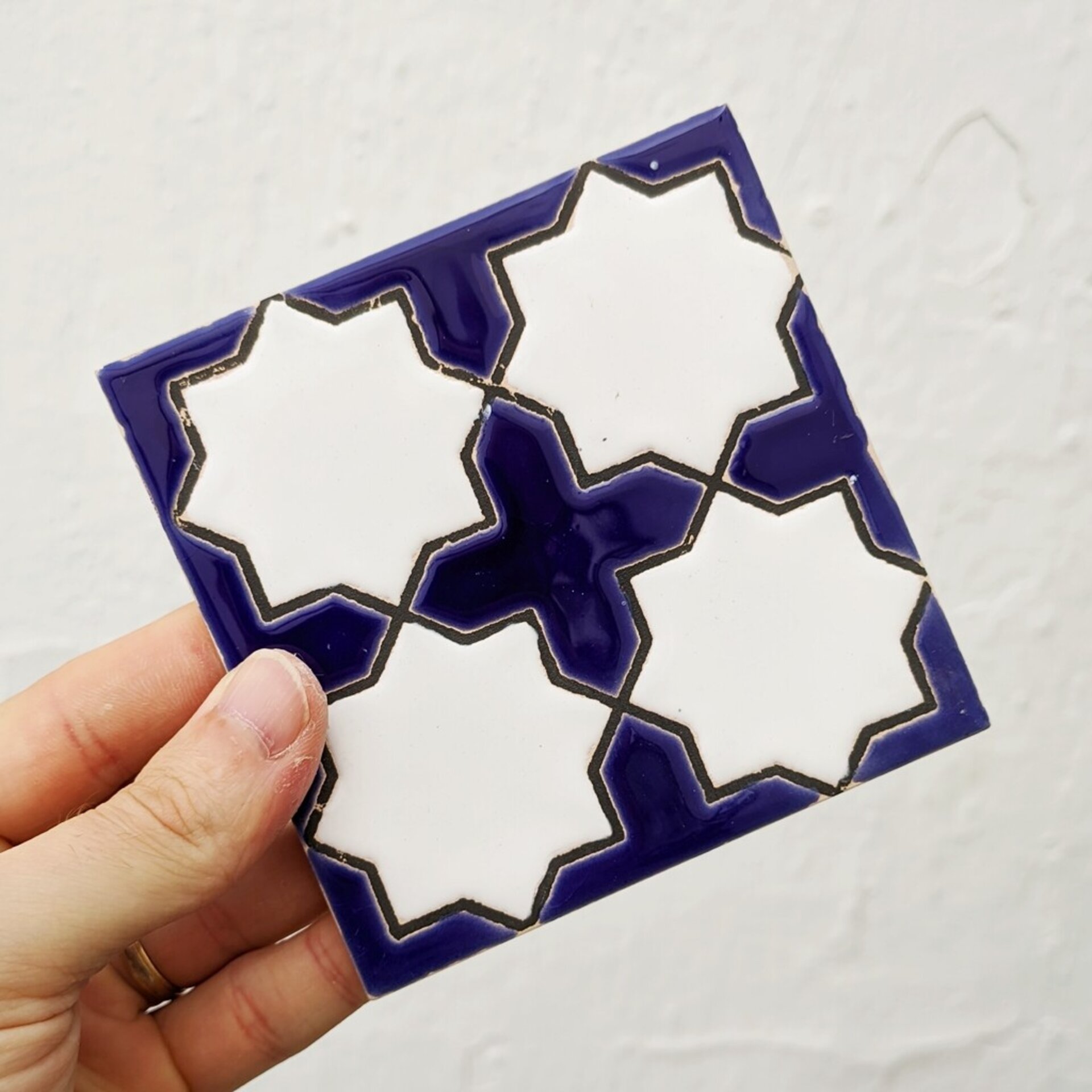 Azulejo artesanal de 11cm. esmaltado en cuerda seca. - 1