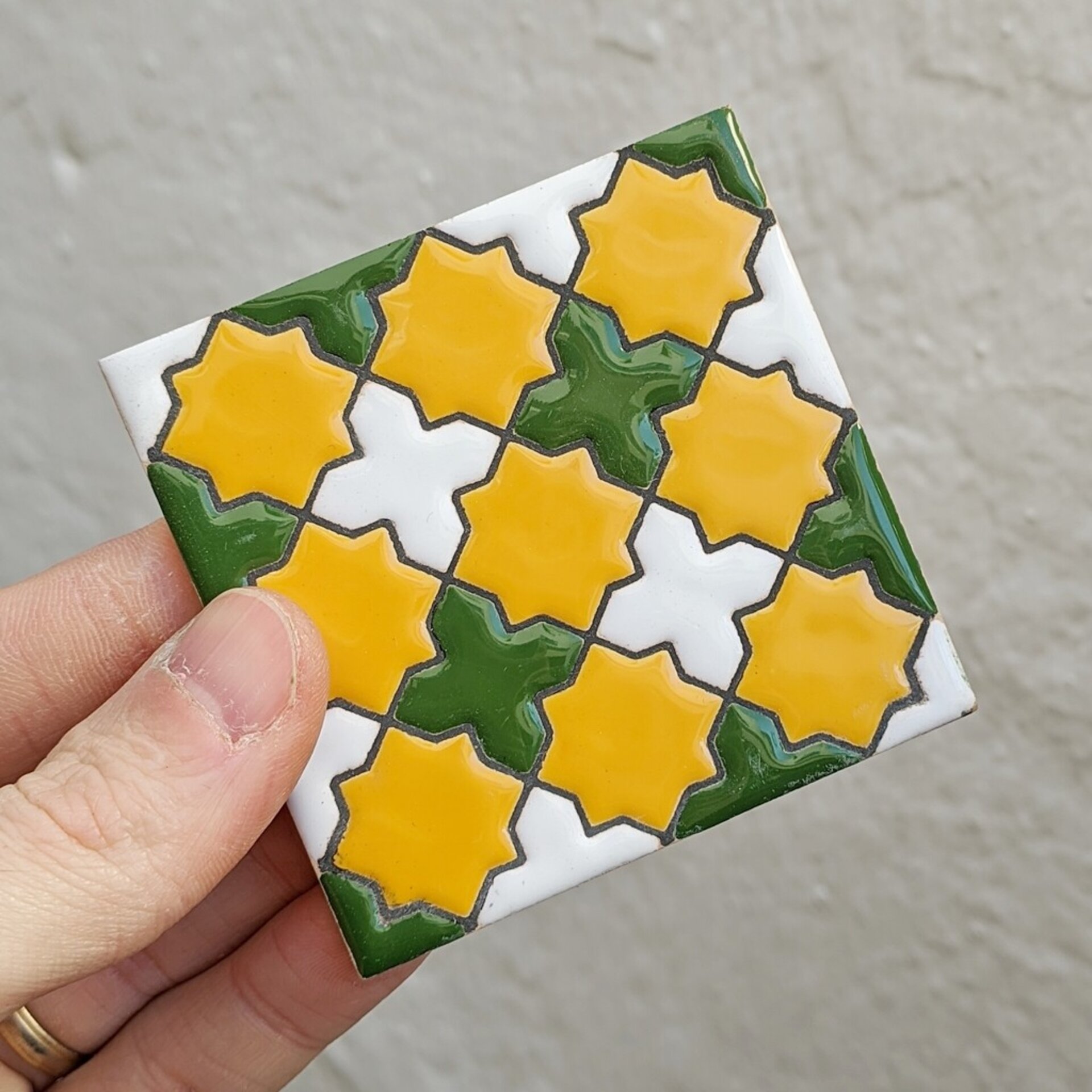 Azulejo artesanal de 7,5cm. esmaltado en cuerda seca. - 1