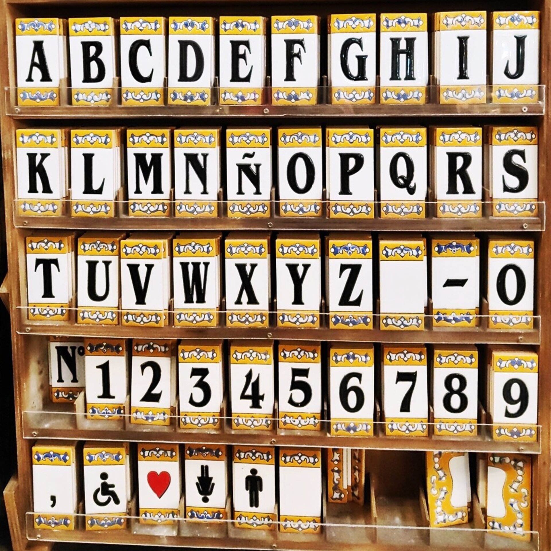 Letras y Números modelo "RENACIMIENTO" - 11cm. (2.1") - 4